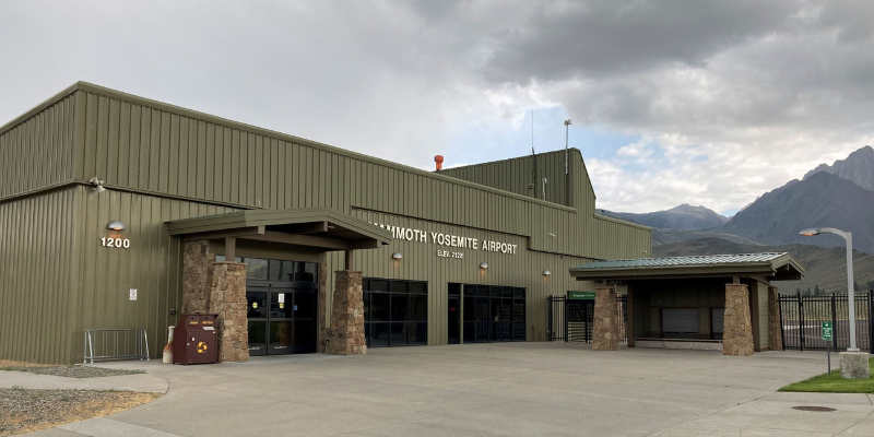 Delta Airlines MMH Terminal – Mammoth Yosemite Airport